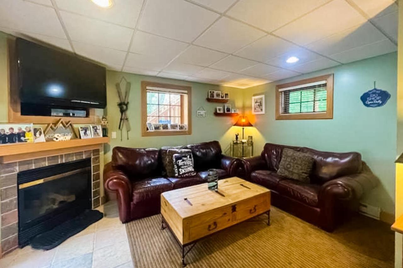 Boyne Mountain Getaway, Unit B Aparthotel Boyne Falls Exteriör bild
