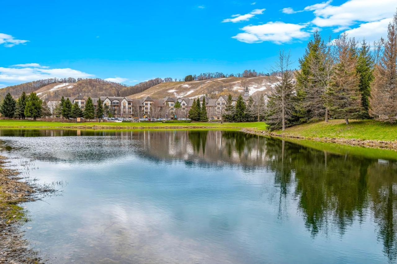 Boyne Mountain Getaway, Unit B Aparthotel Boyne Falls Exteriör bild